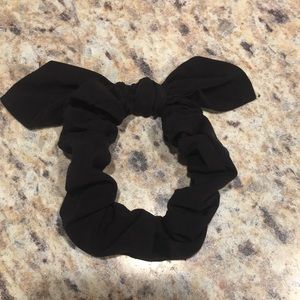 Black bow scrunchie